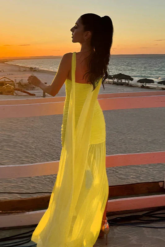 Elegant Yellow Halter Keyhole Ruched Maxi Prom Dress With Flowy Sheer Skirt And High Slit For Beach Party Cocktail Wedding Guest - Image 3