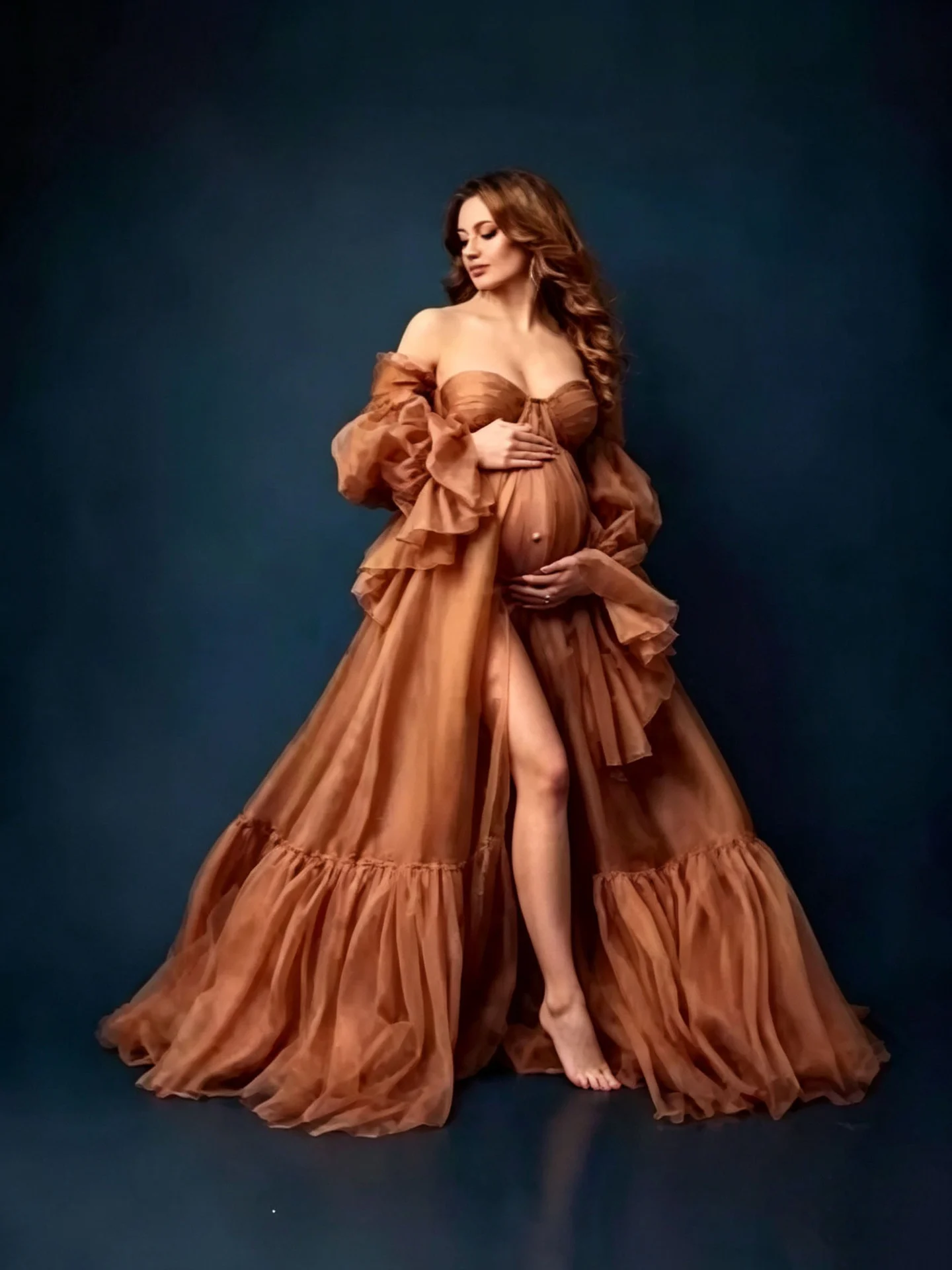 Open‑front high‑slit design to showcase baby bump - Image 3