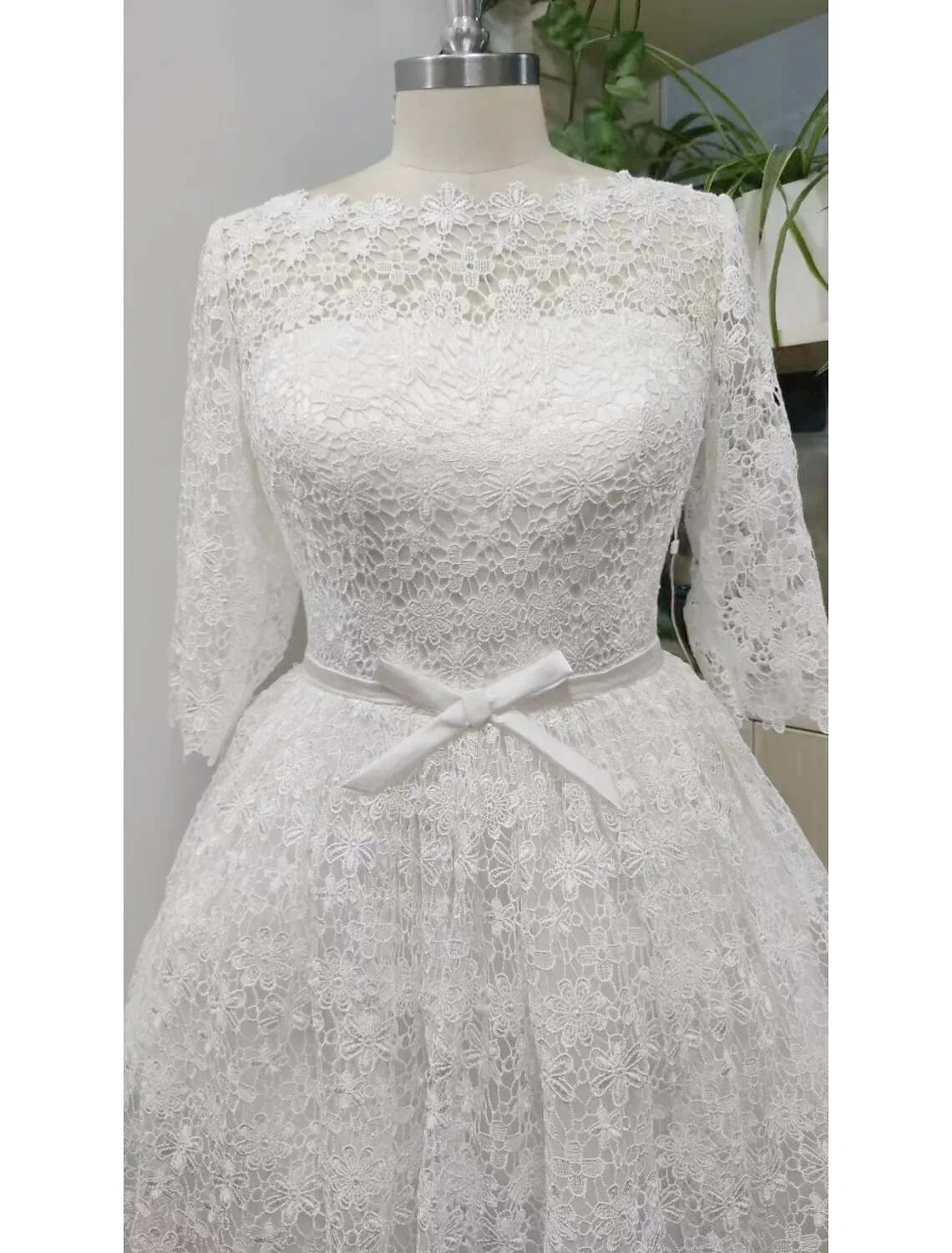 Reception Vintage 1940s / 1950s Simple Wedding Dresses Wedding Dresses A-Line Illusion Neck 3/4 Length Sleeve Tea Length Lace Bridal Gowns With Appliques - Image 4
